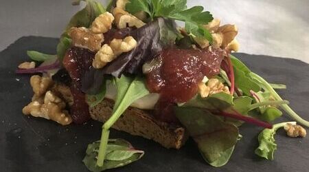 Ziegenkäse-Nussbrot