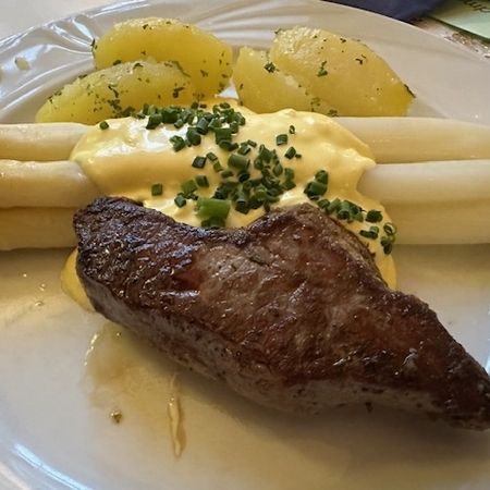 Rosa gebratenes Rumpsteak